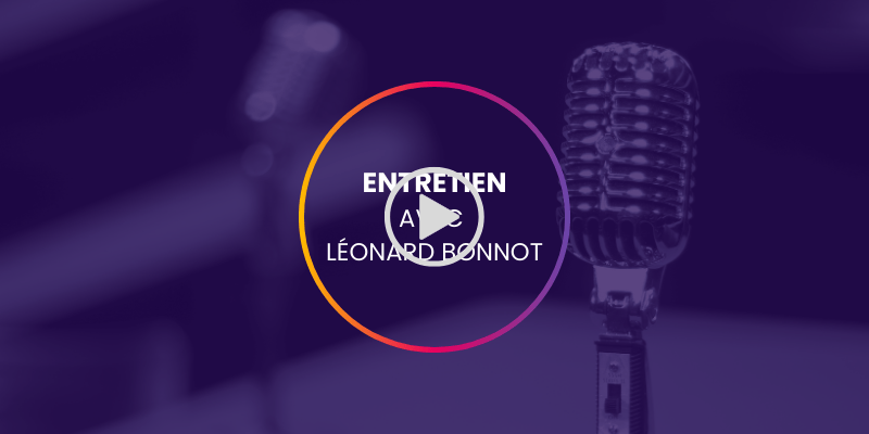 Microphone pour un entretien ou un podcast avec Léonard Bonnot.