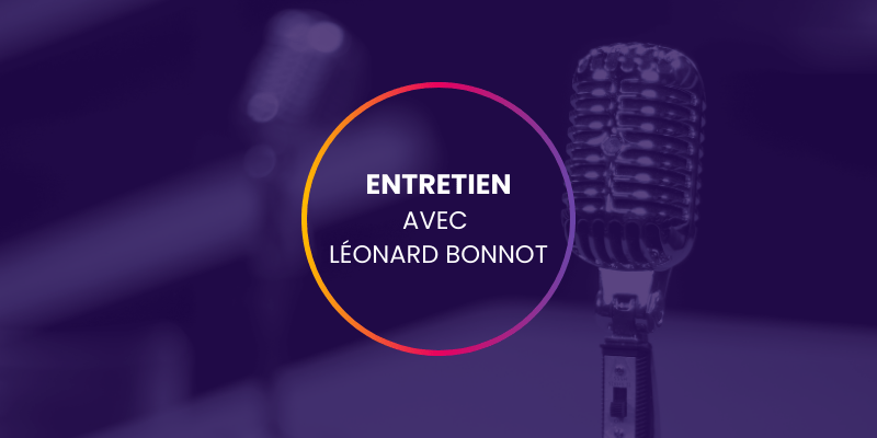 Microphone pour un entretien ou un podcast avec Léonard Bonnot.