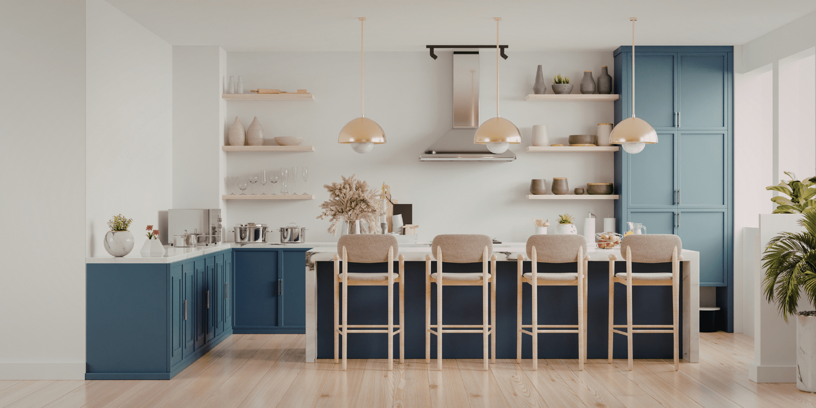 Cuisine moderne, avec îlot central, tabourets en bois et meubles bleu pétrole.